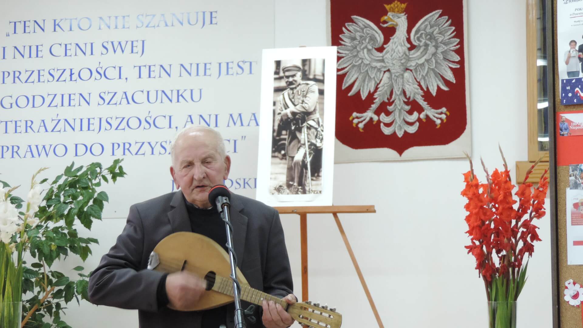 Wzruszające spotkanie łomżyńskiej młodzieży z 97-letnim bohaterem