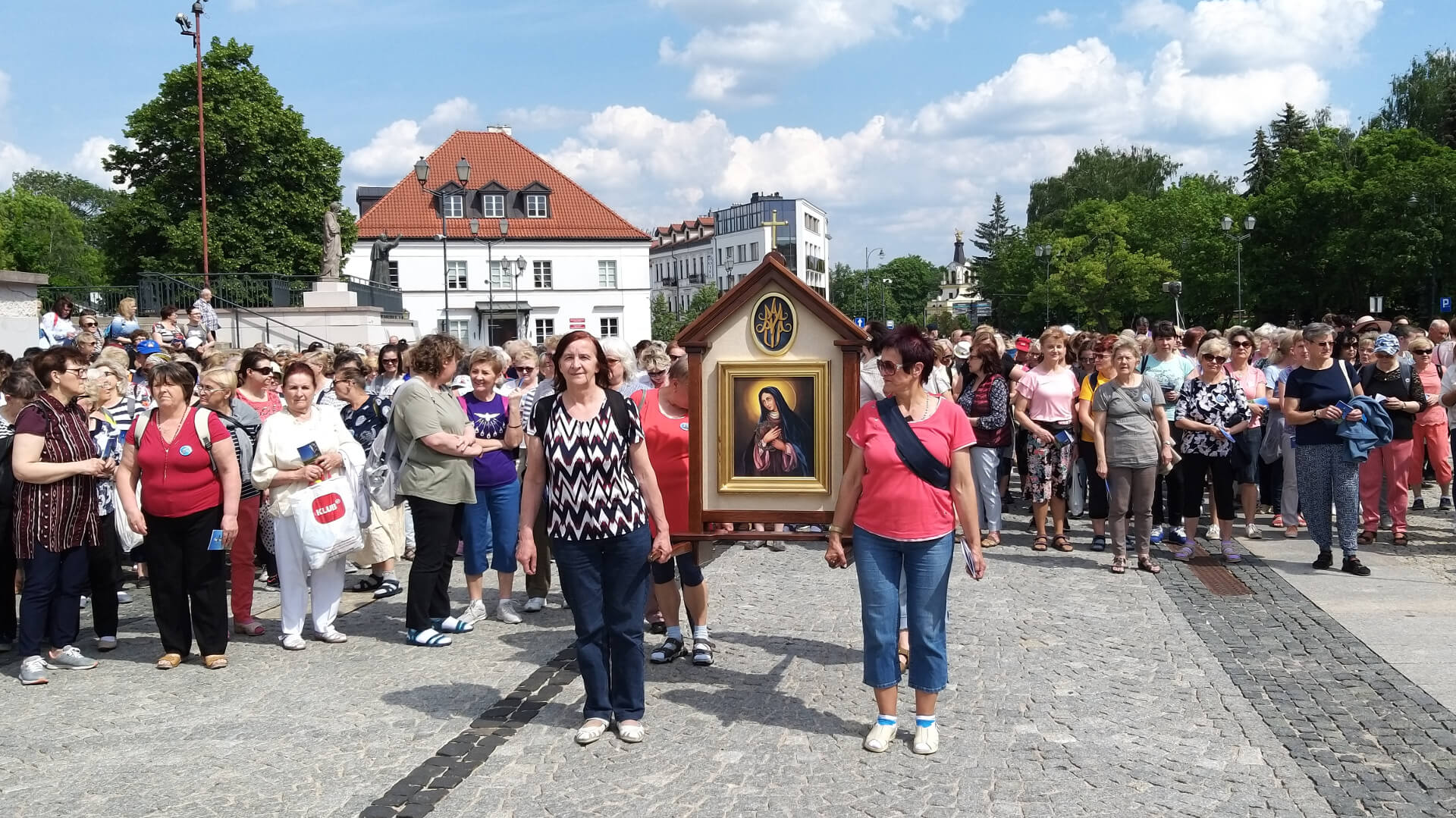 Kilkaset kobiet przeszło w pielgrzymce z okazji Dnia Matki