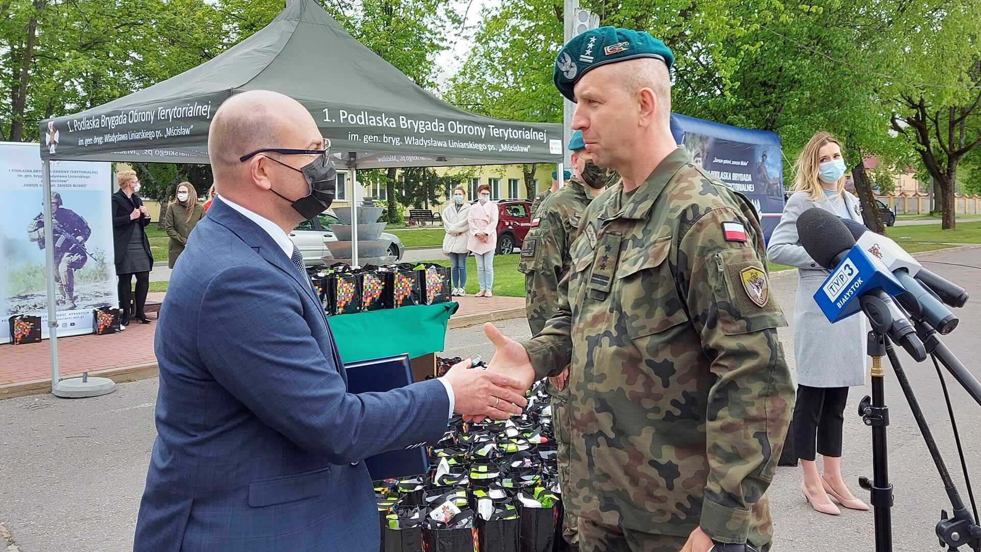 Marszałek podziękował żołnierzom za pomoc w walce z pandemią