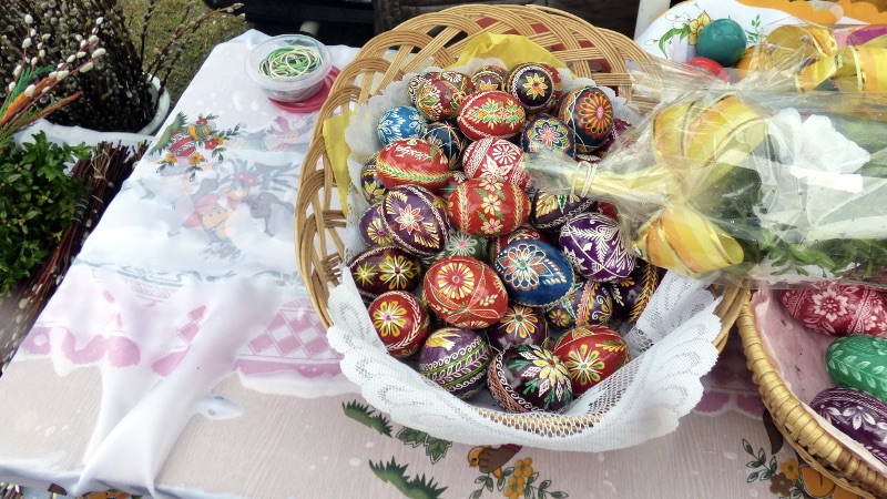 Kiermasz wielkanocny w pokamedulskim klasztorze w Wigrach
