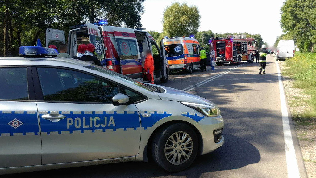 Samochód w rowie na DK 65 - trzy osoby w szpitalu