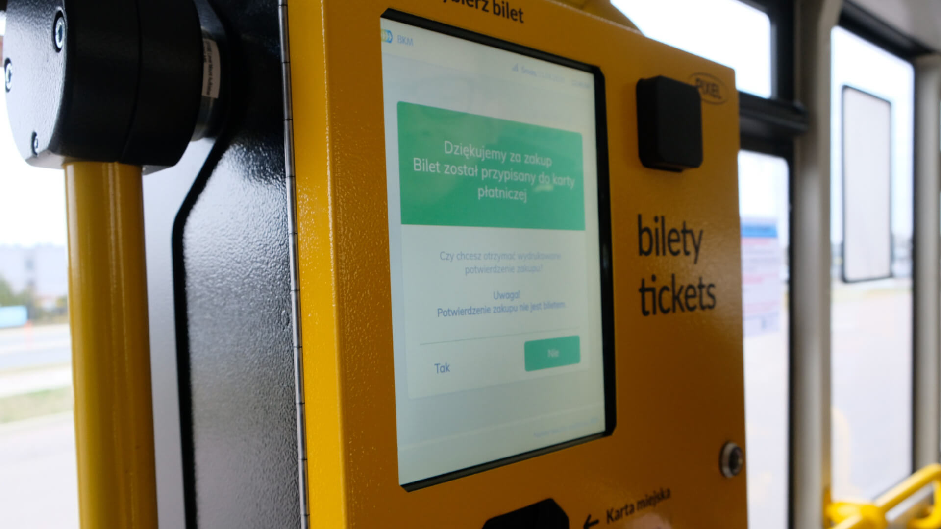 Przez rok w białostockich biletomatach sprzedano ponad 1,8 mln biletów komunikacji miejskiej