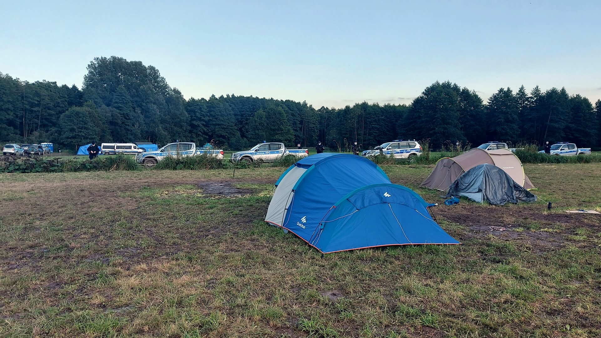 Mniejsza liczba namiotów - aktywiści w Usnarzu Górnym przygotowują się na stan wyjątkowy