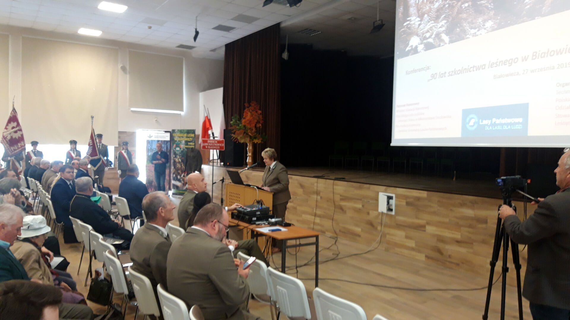 Absolwenci, uczniowie i pracownicy świętowali 90-lecie szkolnictwa leśnego w Białowieży