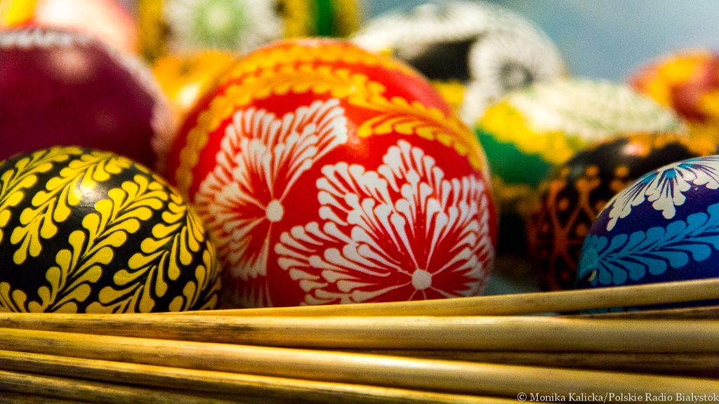 Kultura online - filmowy instruktaż malowania pisanek, Molier i wystawy