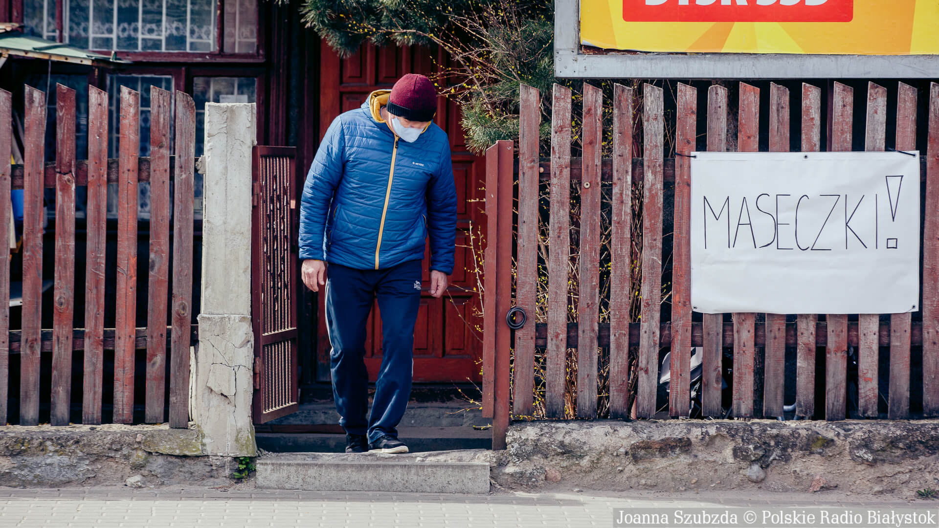 MZ: znoszenie obostrzeń nie zwalnia z noszenia maseczki