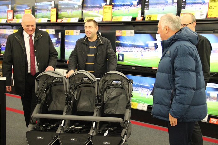 Zambrów:  Miasto zafundowało wózek trojaczkom