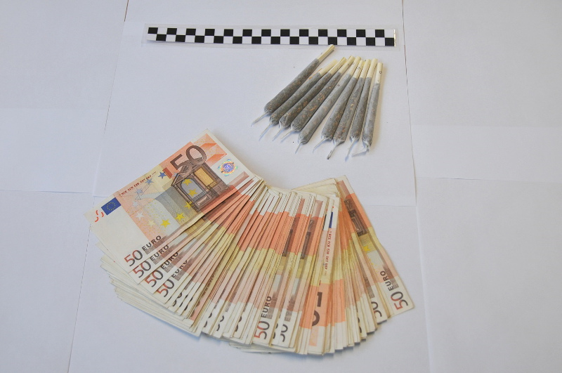 Mężczyzna przewoził narkotyki i chciał przekupić funkcjonariuszy SG