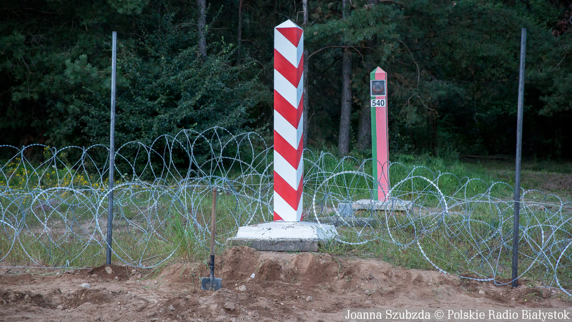 MON: białoruskie służby zabierają migrantom pieniądze i dokumenty oraz zmuszają do przekraczania granicy