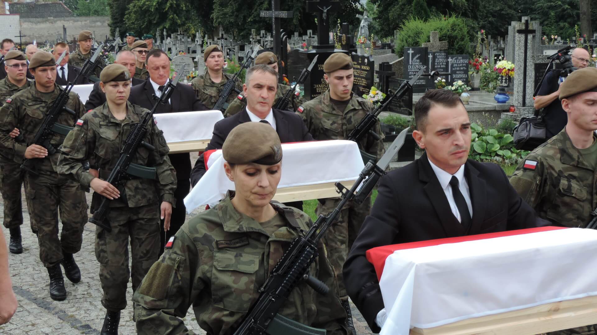 W Łomży pochowano sześciu żołnierzy Wojska Polskiego poległych w sierpniu 1920 r. [zdjęcia]