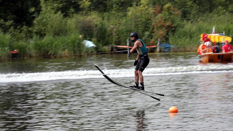 Augustów:  Narciarze wodni mają nową łódź