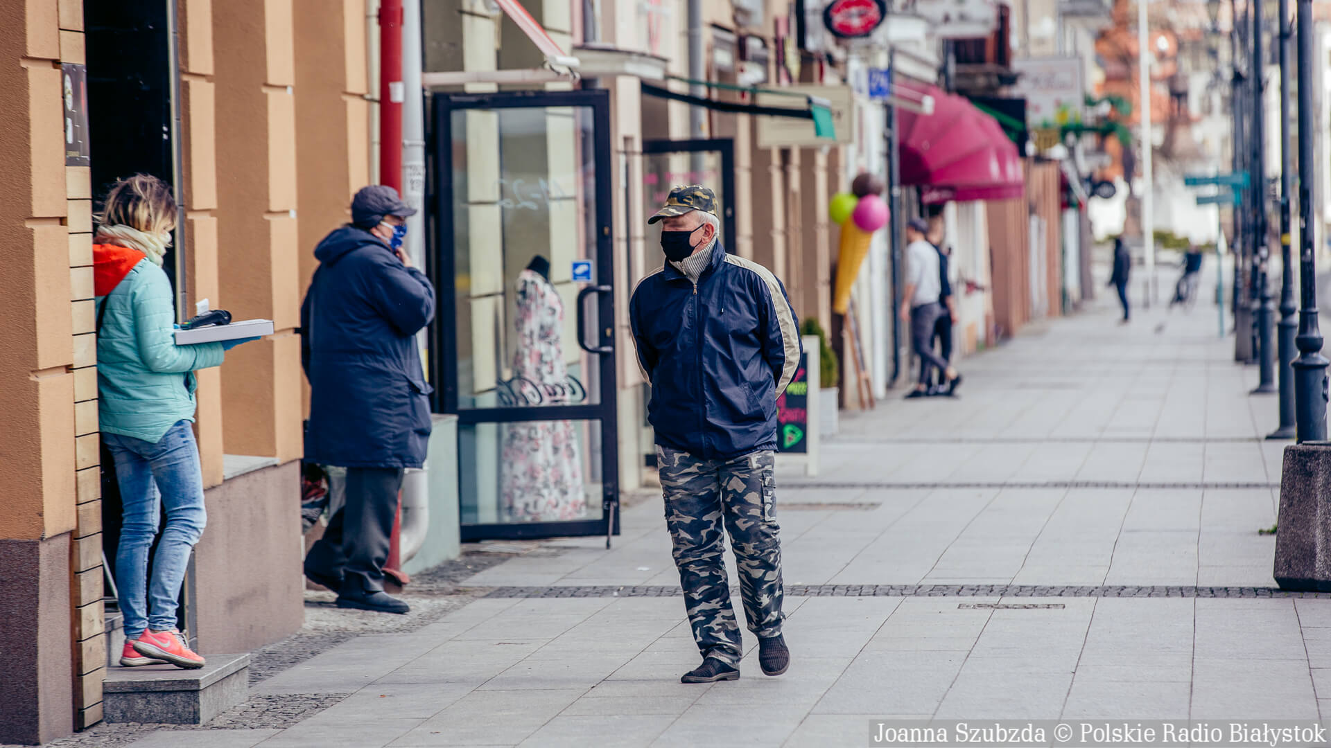Nakaz noszenia maseczek w całym kraju