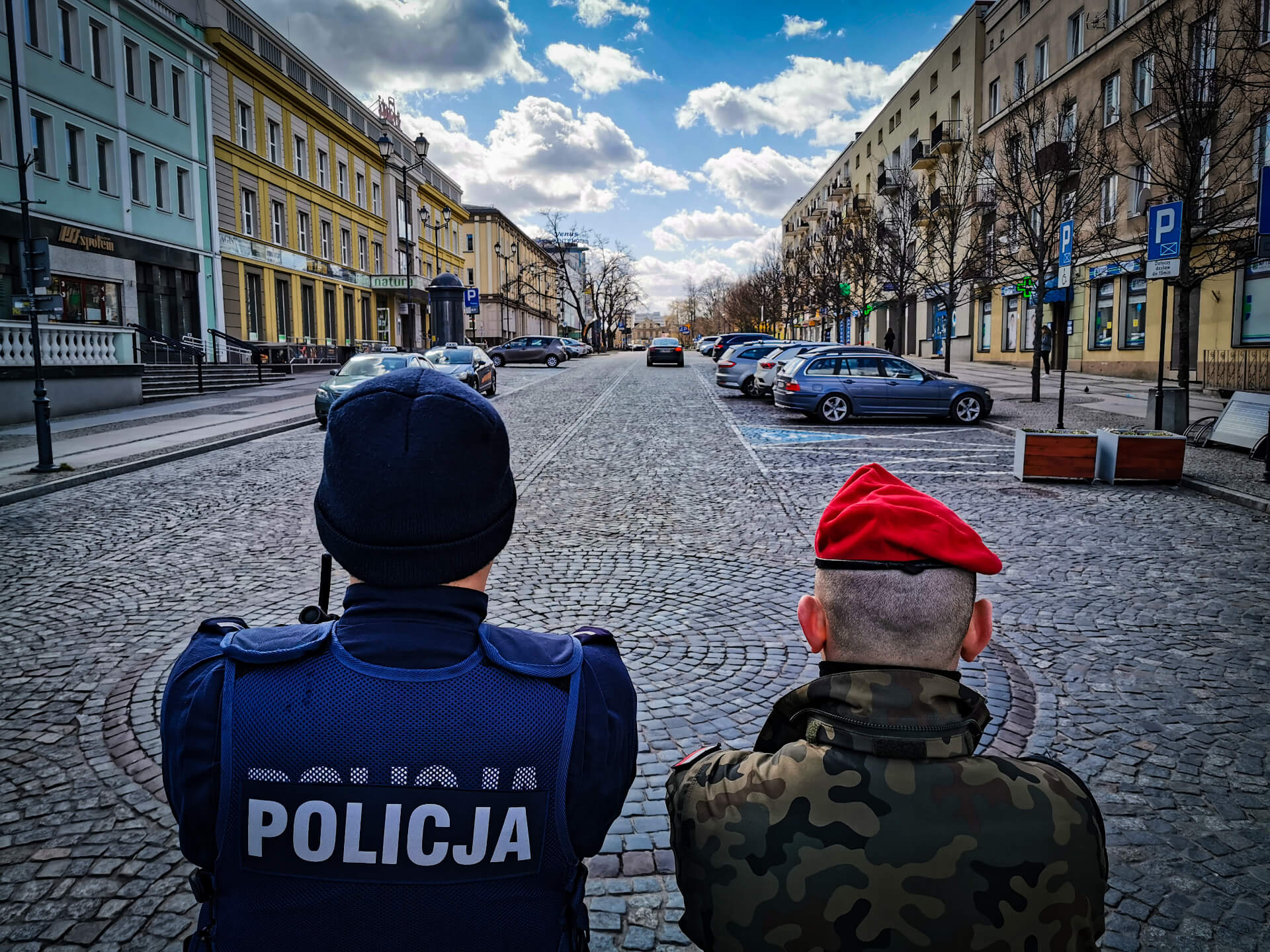 Złamali zakaz gromadzenia się, wpadli z narkotykami - służby kontrolują ulice [zdjęcia]