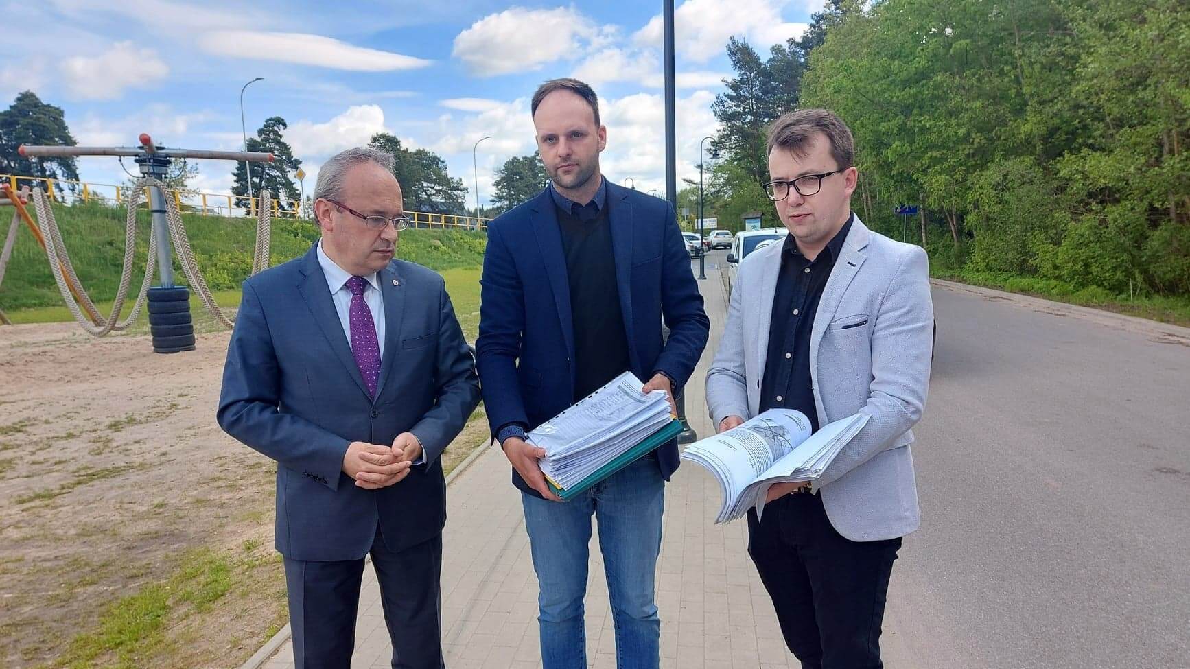 Wielu mieszkańców Augustowa chce, by południowa obwodnica miasta biegła przez puszczę