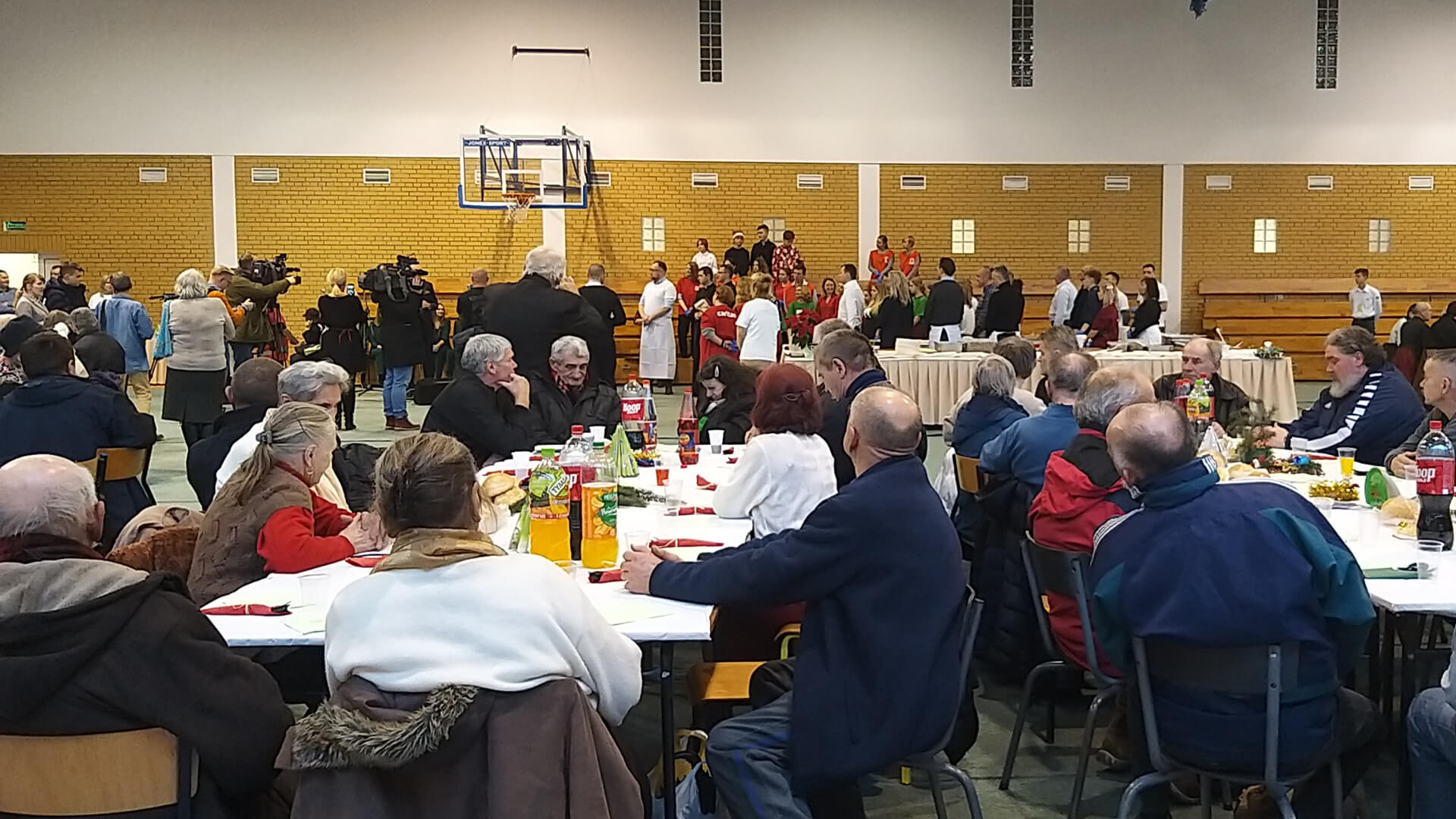 Kilkaset osób przyszło na wigilię dla samotnych i potrzebujących w Białymstoku