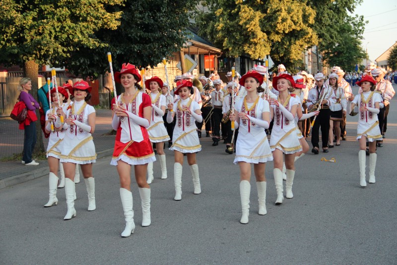 Suchowola:  "Jest w orkiestrach dętych jakaś siła..." - Europarada na ulicach miasta