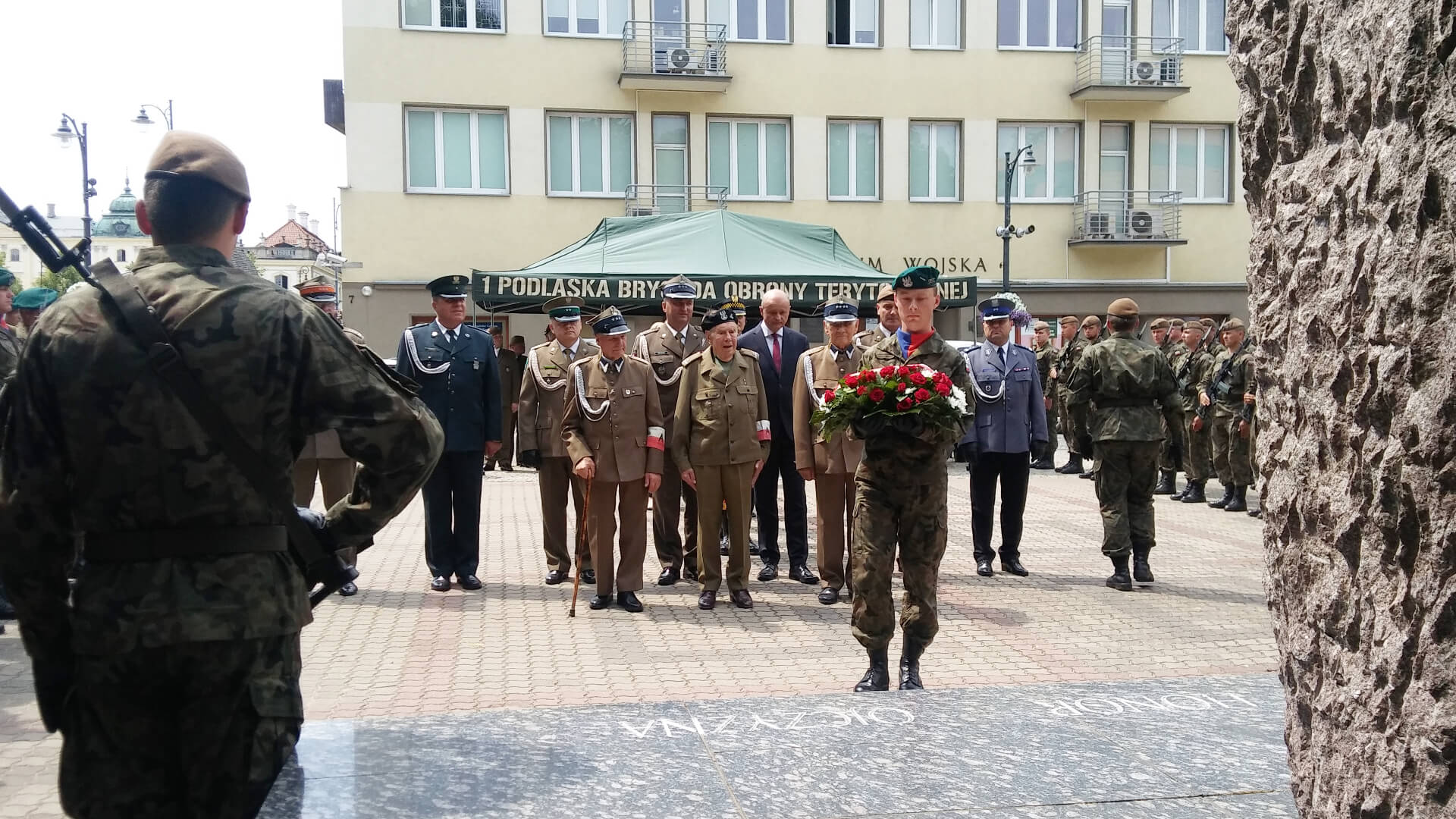 Przed pomnikiem AK uczczono 75. rocznicę akcji "Burza"