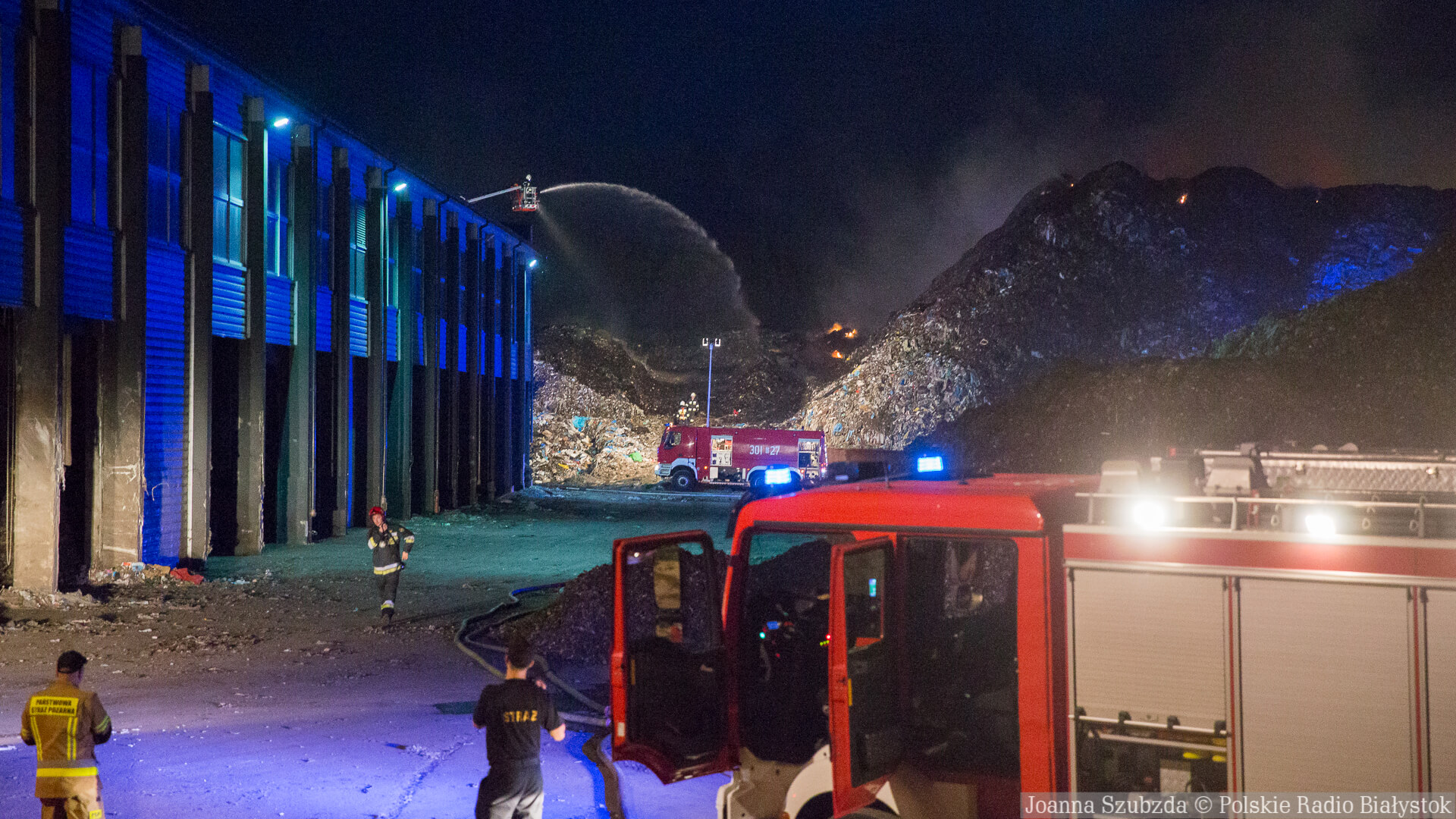 Do sortowni śmieci w Studziankach wciąż przyjeżdżają ciężarówki z odpadami