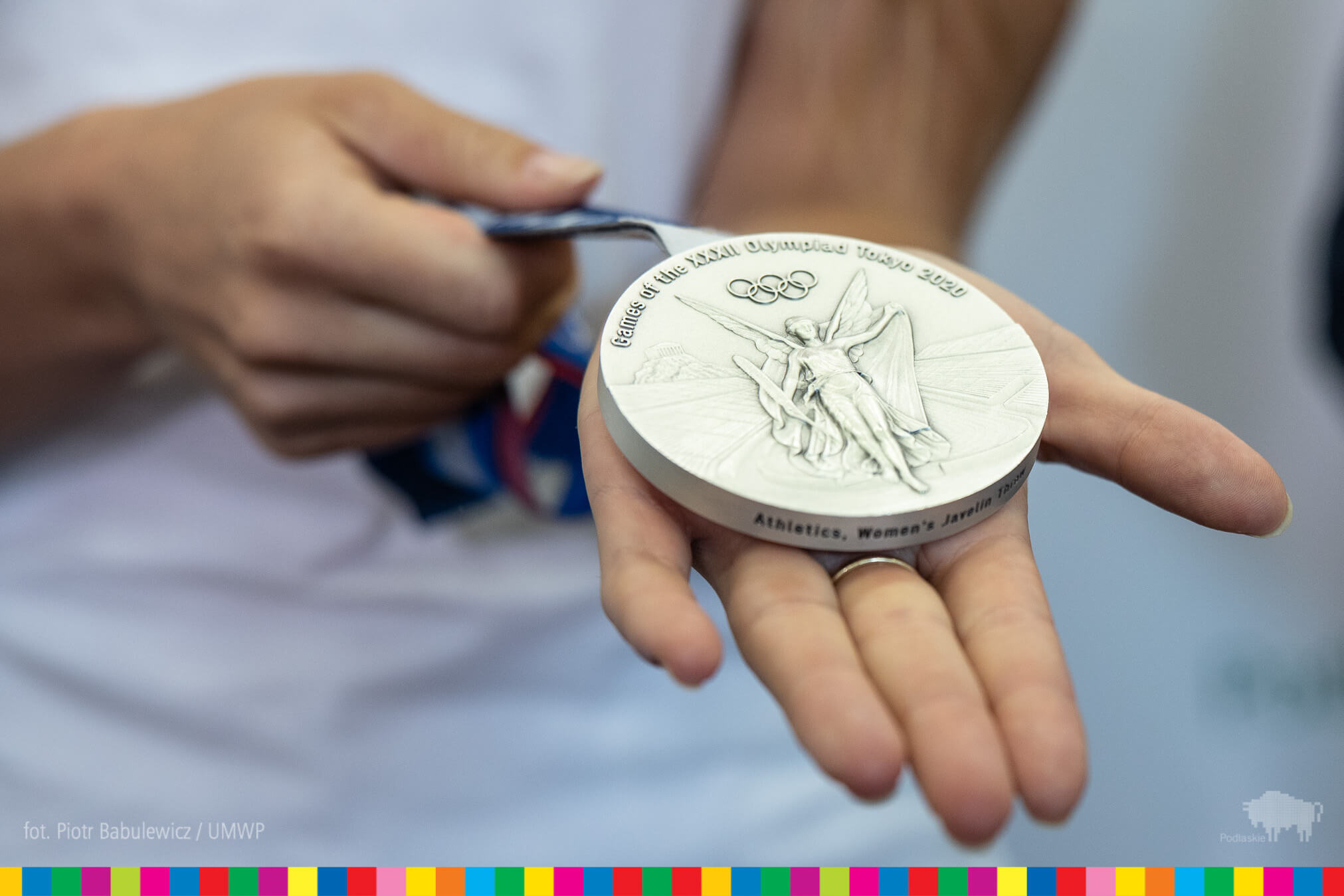 Maria Andrejczyk podarowała swój srebrny krążek Polskiemu Komitetowi Olimpijskiemu