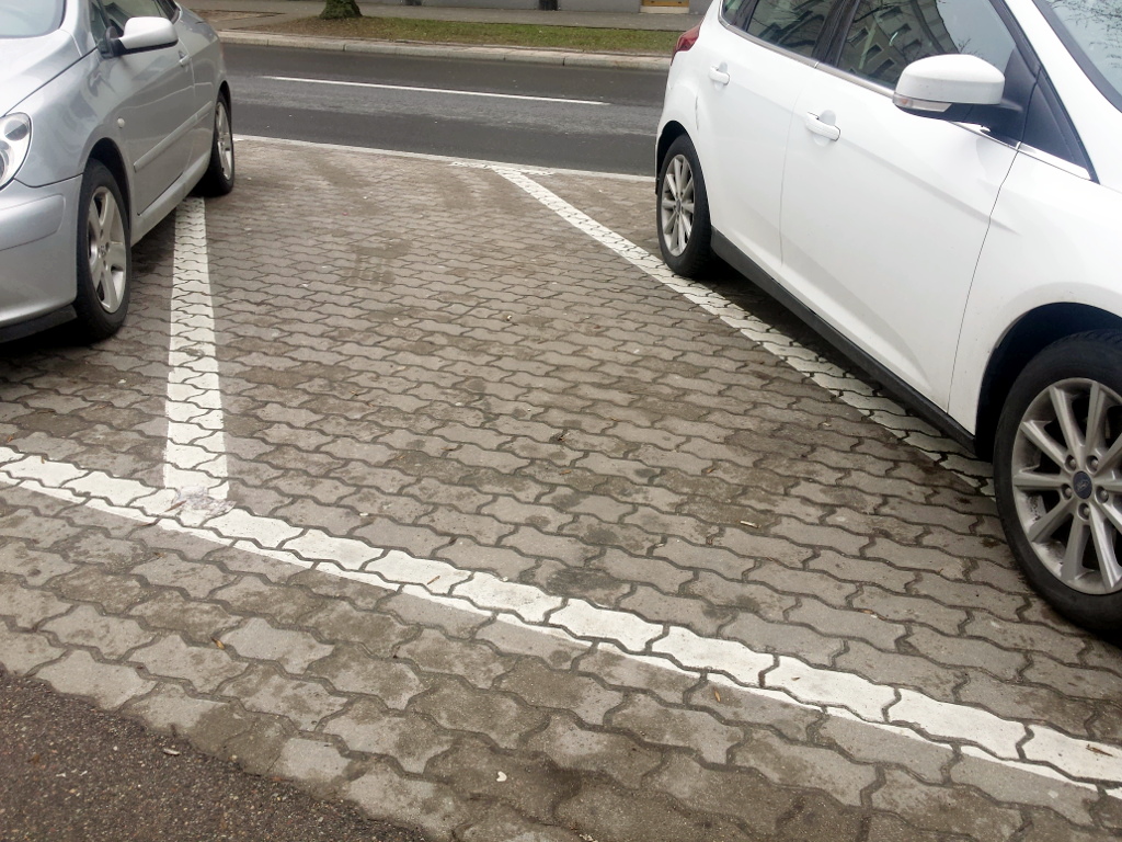 Złe parkowanie - zmorą kierowców i mieszkańców