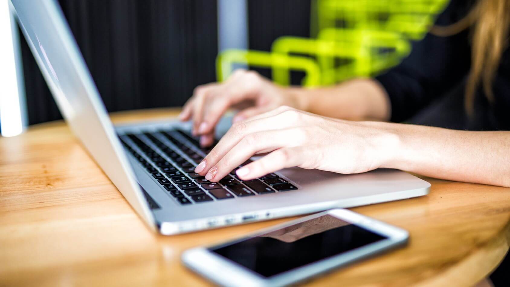 W białostockich szkołach strażnicy miejscy prowadzą lekcje o uzależnieniach