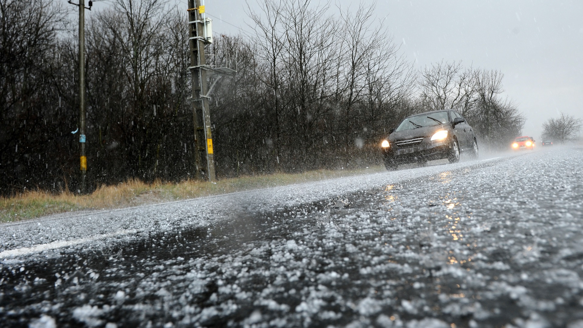 Uwaga kierowcy - "szklanka" na drogach w Podlaskiem