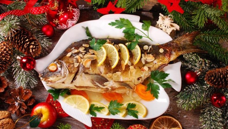 O czym rozmawiać, a jakich tematów unikać przy świątecznym stole?