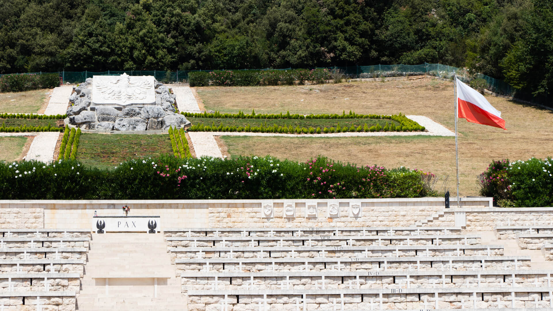 Uczniowie z podlaskich szkół odwiedzą polskie cmentarze wojenne we Włoszech