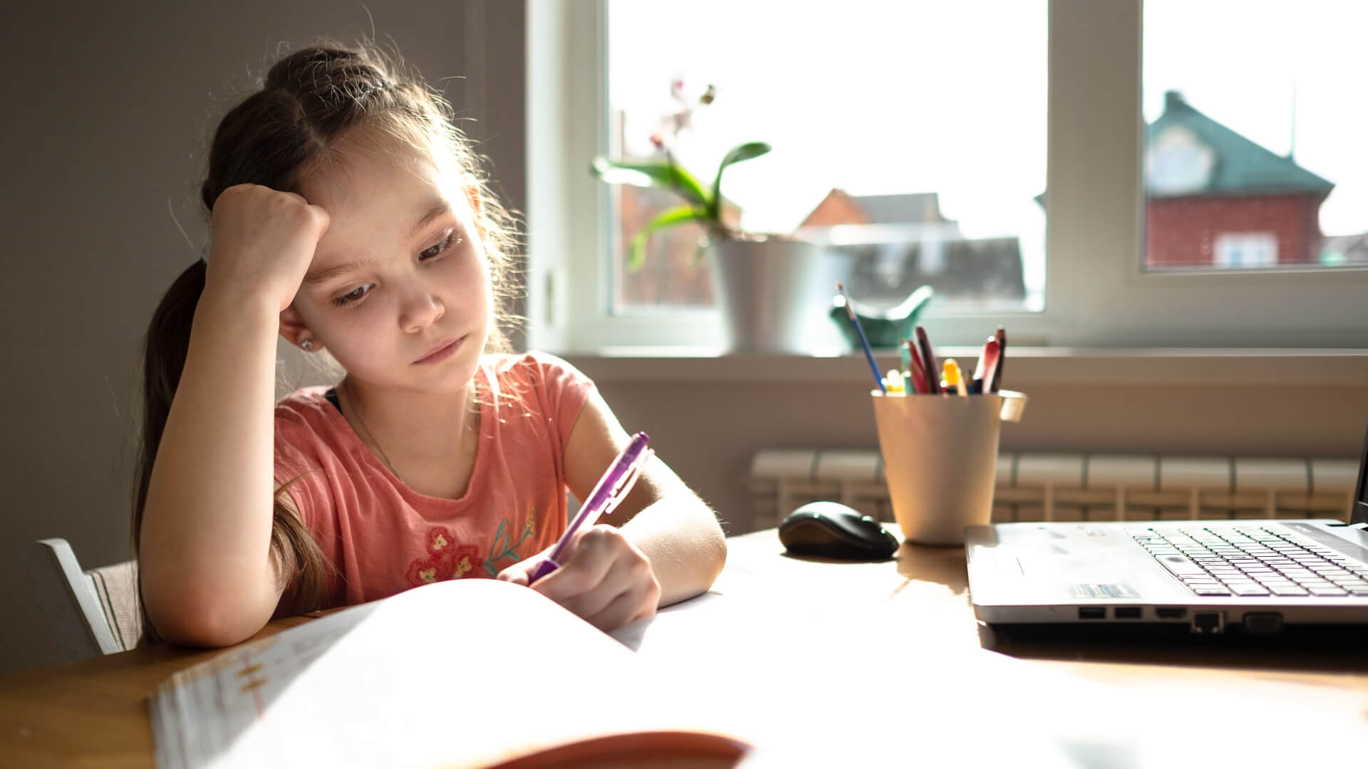 "Zauważ mnie, bo zniknę" - apelują nastolatkowie - z powodu pandemii zamknięci w domach