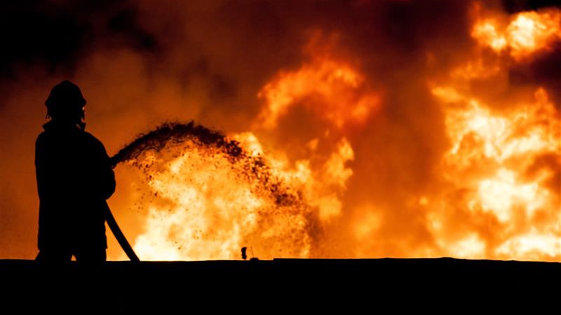 Pożar koło Sokółki - spalił się budynek gospodarczy z maszynami do obróbki drewna