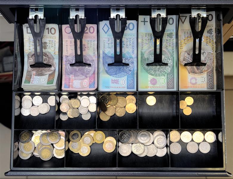 Suwałki:  Litwini masowo przyjeżdżają na zakupy - korzystają z niższych cen w Polsce