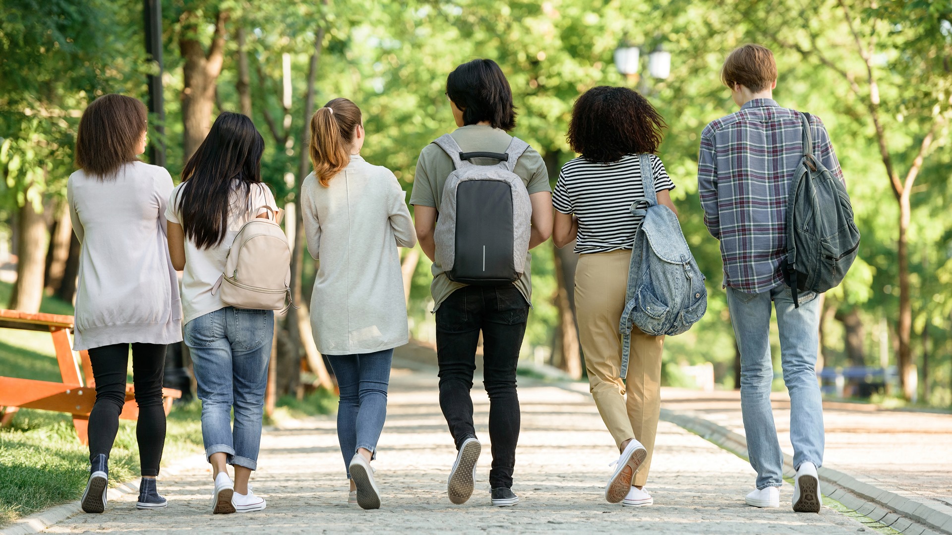 Studenci wrócili do miast i szukają dorywczej pracy - znalezienie jej utrudnia pandemia
