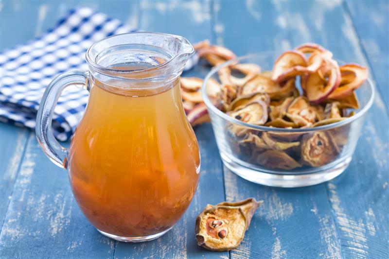 Zamiast wyrzucać, można podzielić się świątecznym jedzeniem z bezdomnymi