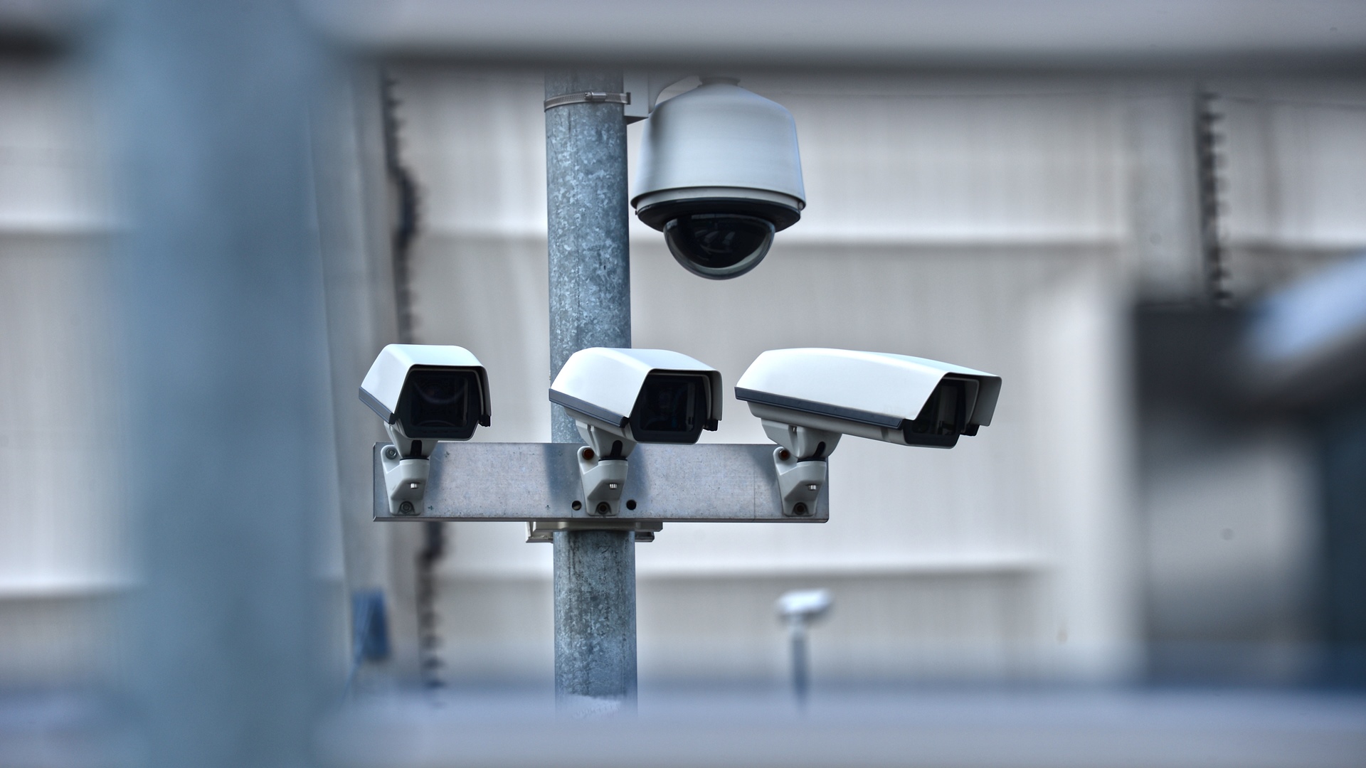 W wiatach śmietnikowych w Suwałkach rozpocznie się montaż kamer i elektronicznych zamków