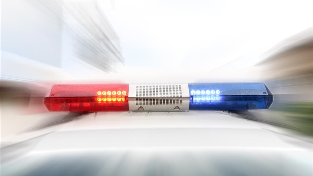 Wandale znów uszkodzili elementy wyposażenia parku przed liceum w Łomży