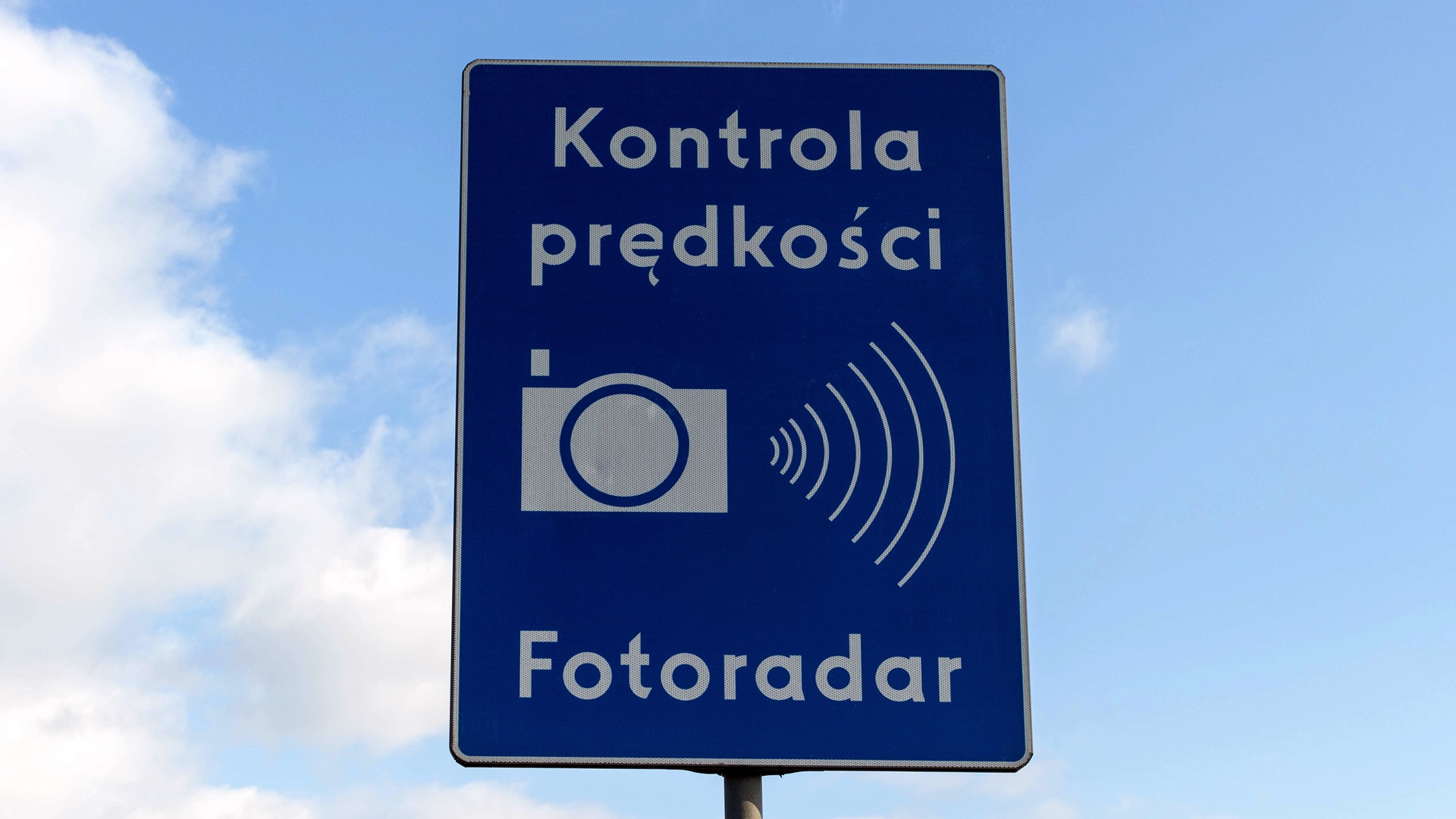 Suwalscy policjanci zatrzymali kolejnego pirata drogowego. 35-latek ulicą Bakałarzewską jechał 62 kilometry za szybko