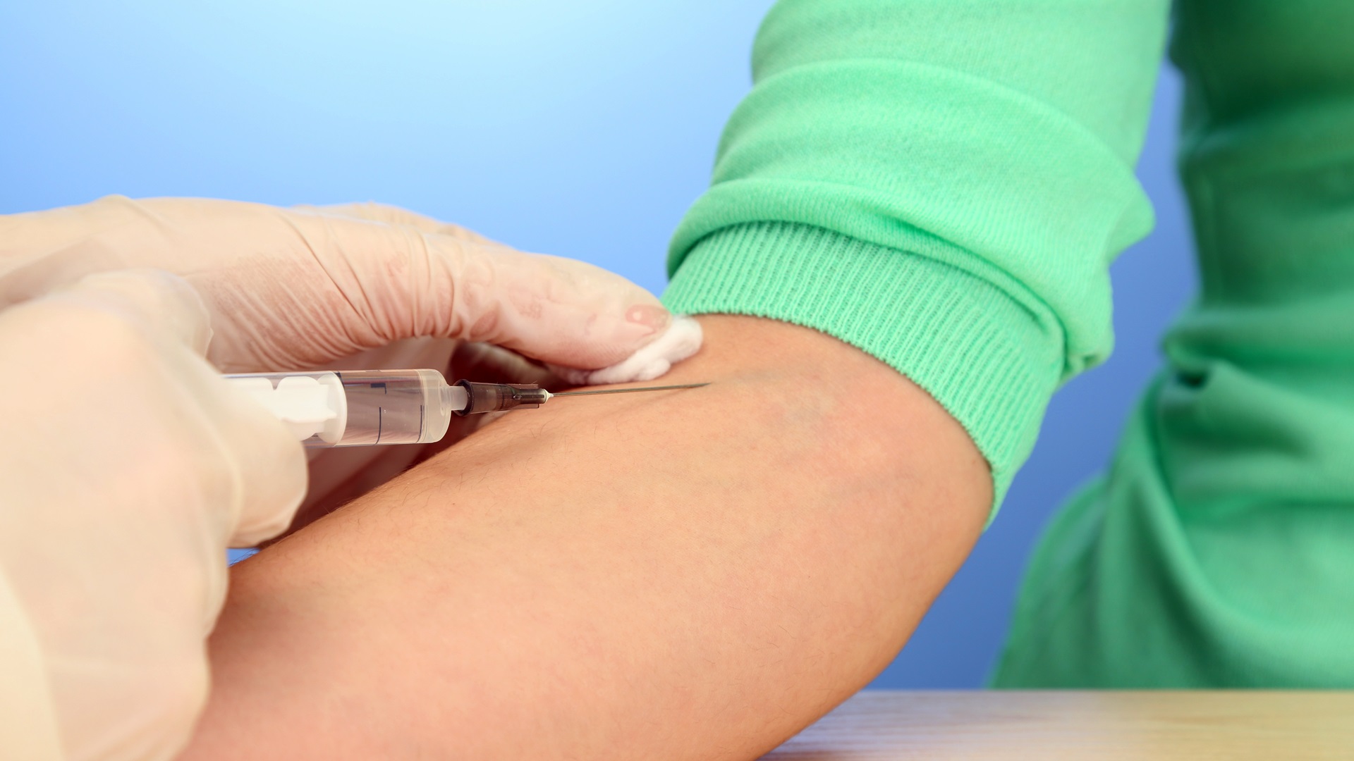 Eksperci: powszechniejsze szczepienia przeciw grypie ułatwiłyby diagnozę COVID-19