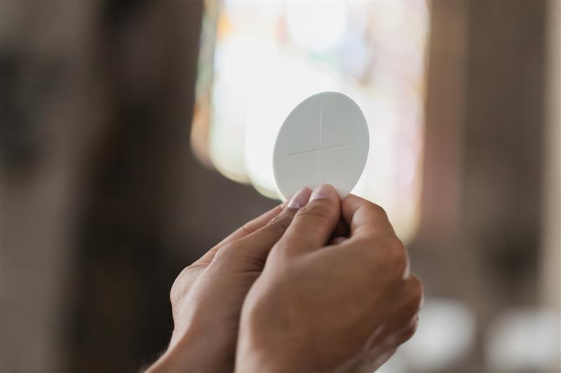 Elektryczna deskorolka, komputer czy dron – jakie prezenty kupują białostoczanie na komunię?