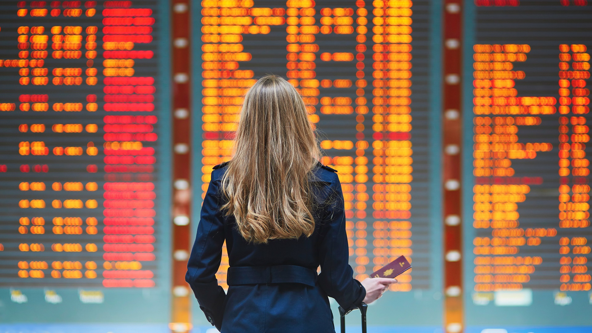 PLL LOT zawieszają połączenia do Moskwy oraz St. Petersburga