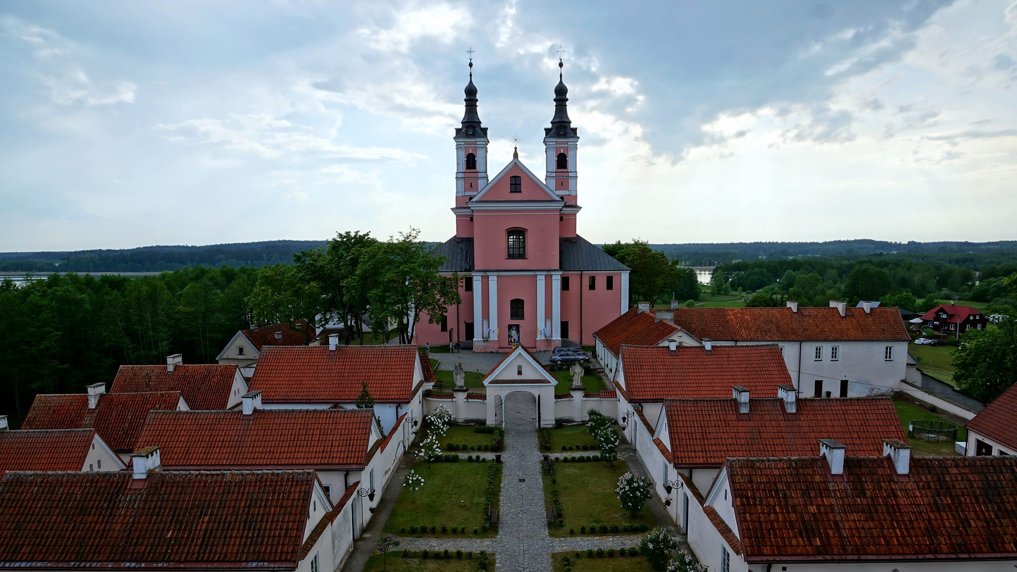 Relikwie błogosławionego kardynała Stefana Wyszyńskiego trafiły do klasztoru pokamedulskiego w Wigrach