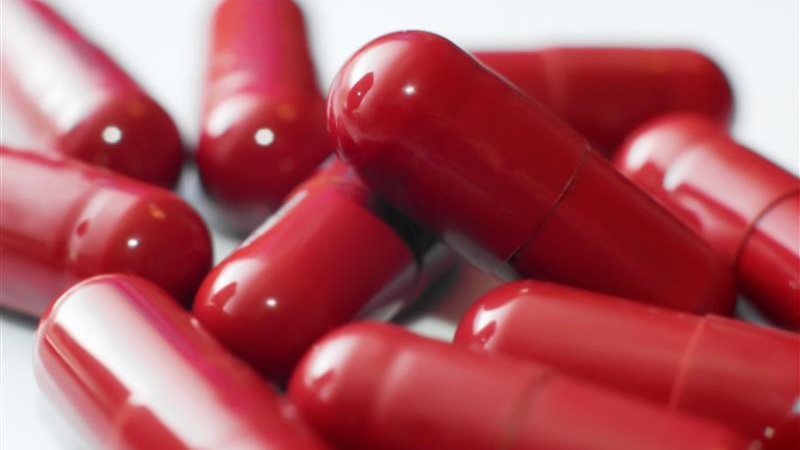 Funkcjonariusze KAS z Łomży ujawnili nielegalne leki w przesyłkach kurierskich