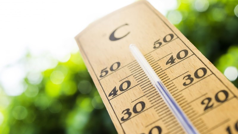 Specjaliści przypominają - zbyt długie i intensywne opalanie się może być niebezpieczne dla zdrowia