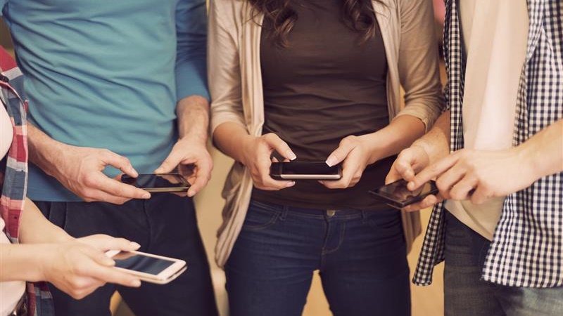 Młodzi Polacy nie wyobrażają sobie życia bez internetu - badania