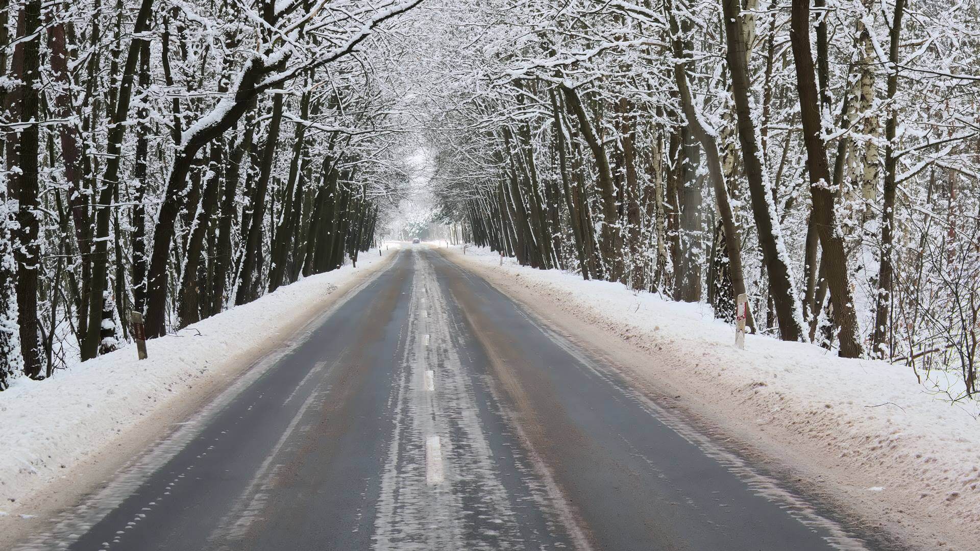 Synoptycy: Uważajmy na oblodzone drogi i chodniki