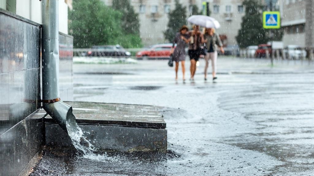 Suwalskie spółdzielnie mieszkaniowe walczą, aby ich mieszkańcy nie musieli płacić za wody opadowe