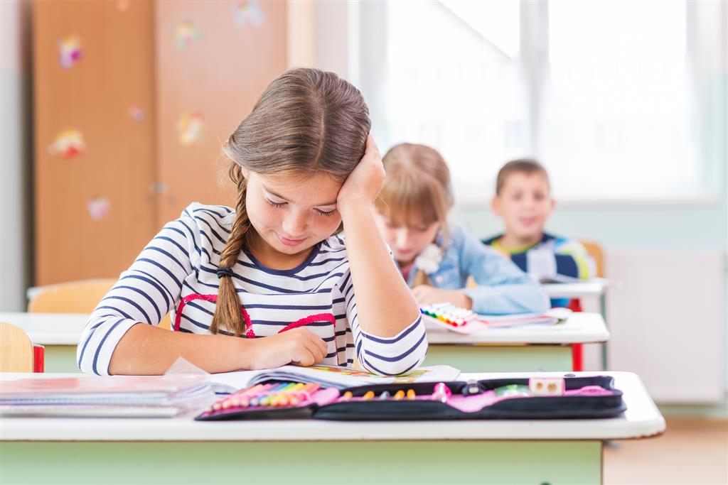 Zamiast odpoczywać – muszą odrabiać lekcje. Siódmoklasiści i ich rodzice skarżą się na przeciążenie nauką