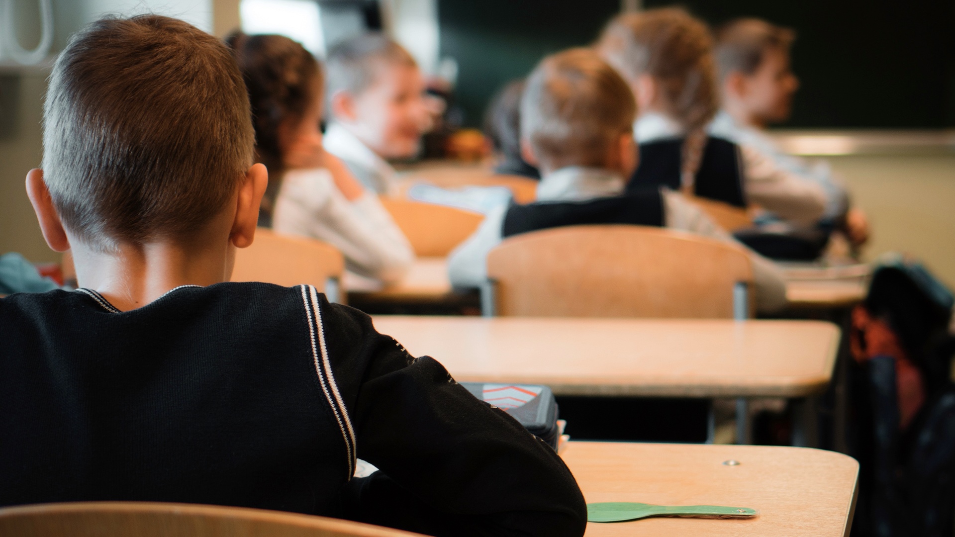 Szkolni pedagogowie podpowiadają rodzicom w jaki sposób informować dzieci o rosyjskiej agresji na Ukrainę