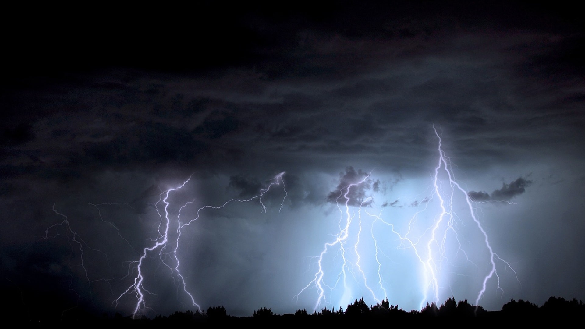 Groźna pogoda - alerty burzowe i upał. W Sokółce spadł grad