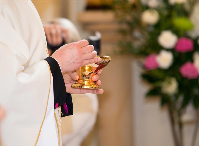 Pierwsza Komunia Święta - kiedy najlepszy czas na sakrament?