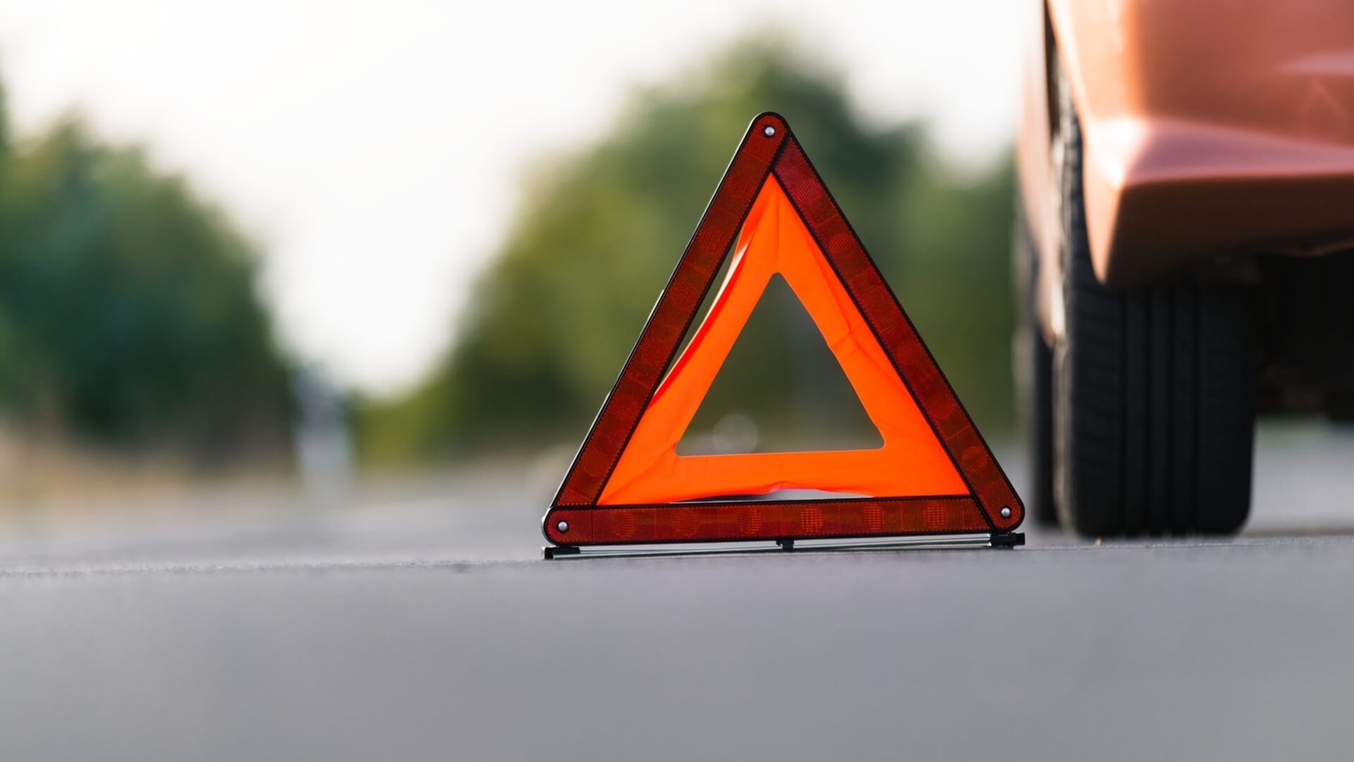 Śmiertelny wypadek na trasie Mońki-Grajewo. Nie żyje kierowca samochodu osobowego